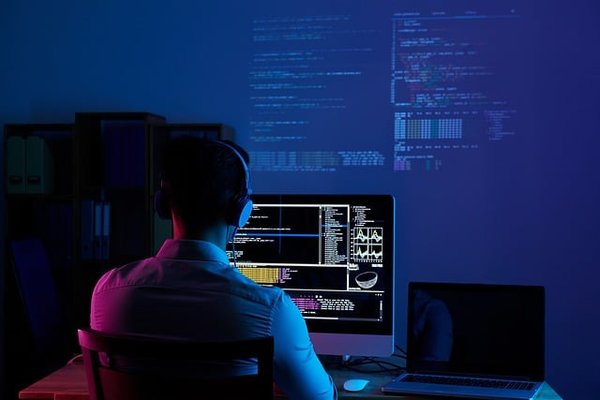 Quelles sont les compétences et les qualités d'un développeur web ?